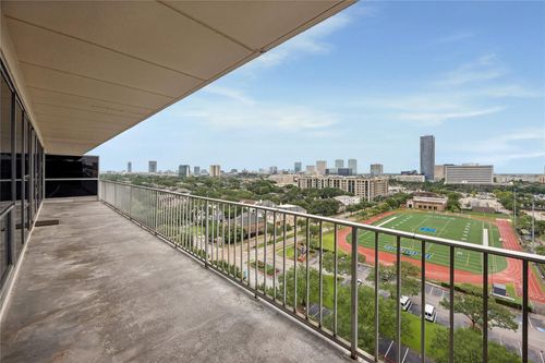 11b-2200 Willowick Rd, Houston, TX, 77027-3970 | Card Image