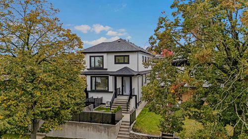 1-585 E 60th Ave, Vancouver, BC, V5X2A2 | Card Image