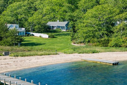 16 Frog Holw, Vineyard Haven, MA, 02568-5357 | Card Image