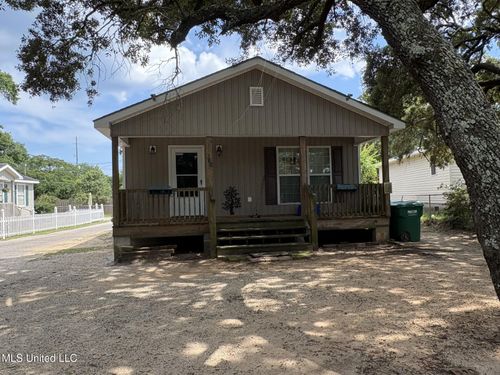 529 26th 1/2 St, Gulfport, MS, 39507-1700 | Card Image