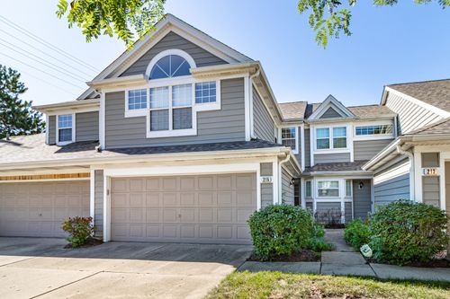 215 Woodstone Dr, Buffalo Grove, IL, 60089-6703 | Card Image