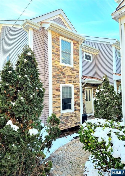 784 Kinderkamack Rd, River Edge, NJ, 07661-2467 | Card Image