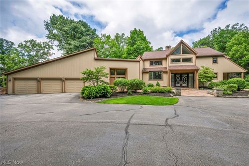 4670 Figgie Dr, Willoughby, OH, 44094-7947 | Card Image