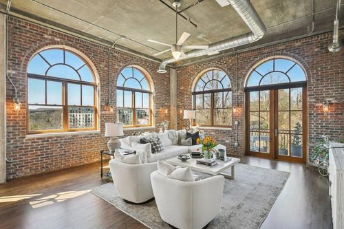 704-3235 Roswell Rd Ne, Atlanta, GA, 30305-1885 | Card Image