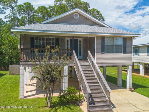 131 Northwood Dr, Pass Christian, MS, 39571-2530 | Card Image