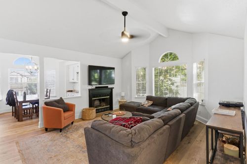 203-8147 N Cedar Ave, Fresno, CA, 93720-1858 | Card Image