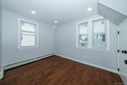 17 Field Ave, New Rochelle, NY, 10805-1904 | Card Image