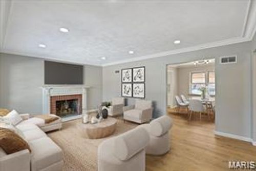 6902 Ira Ave, Saint Louis, MO, 63121-3404 | Card Image