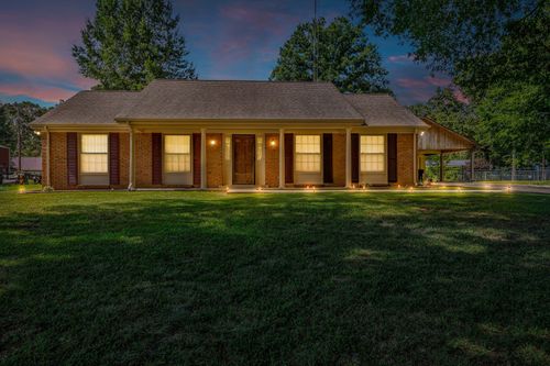 136 Park Cir, New Johnsonville, TN, 37134-9604 | Card Image