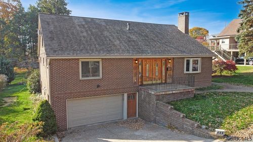 404 E Highland Ave, Ebensburg, PA, 15931-1132 | Card Image