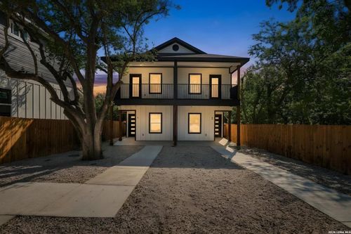 818 S Mel Waiters Way, San Antonio, TX, 78203-2304 | Card Image