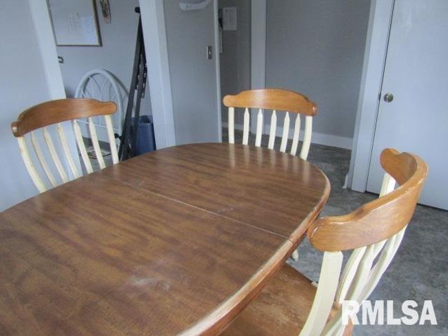 602 4 Th St, House other with 6 bedrooms, 2 bathrooms and null parking in Rosiclare IL | Image 10