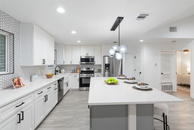 1618 Cripple Creek Dr, House other with 3 bedrooms, 2 bathrooms and null parking in Austin TX | Image 4