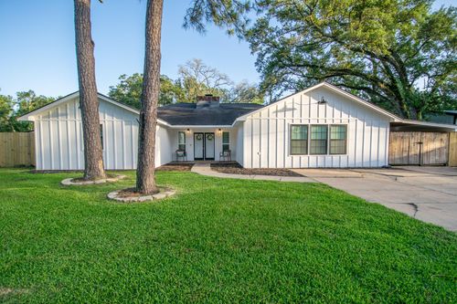 106 County Road 904, Alvin, TX, 77511-6431 | Card Image