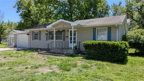 521 3rd St, Iola, KS, 66749-2553 | Card Image