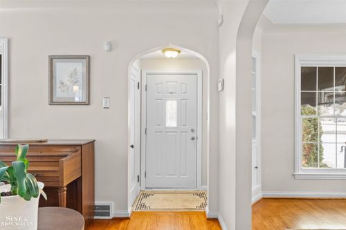 407 Kerby Rd, Grosse Pointe Farms, MI, 48236-2921 | Card Image