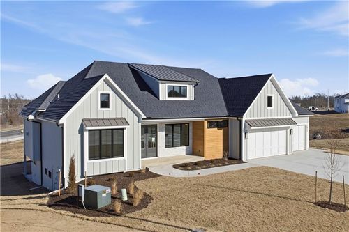 1817 Ne Lashbrook Cir, Lee's Summit, MO, 64086-7127 | Card Image