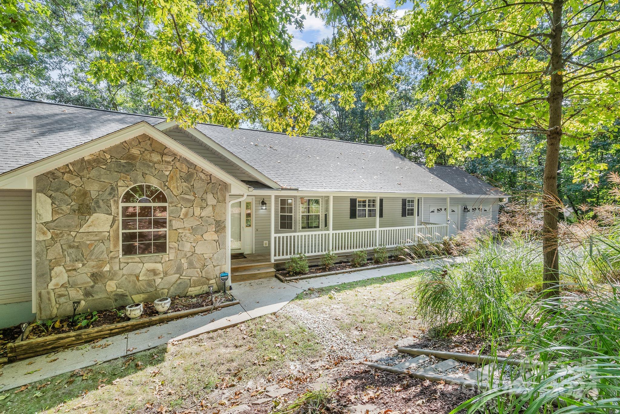Hounds Chase Dr, Hendersonville, NC 28791