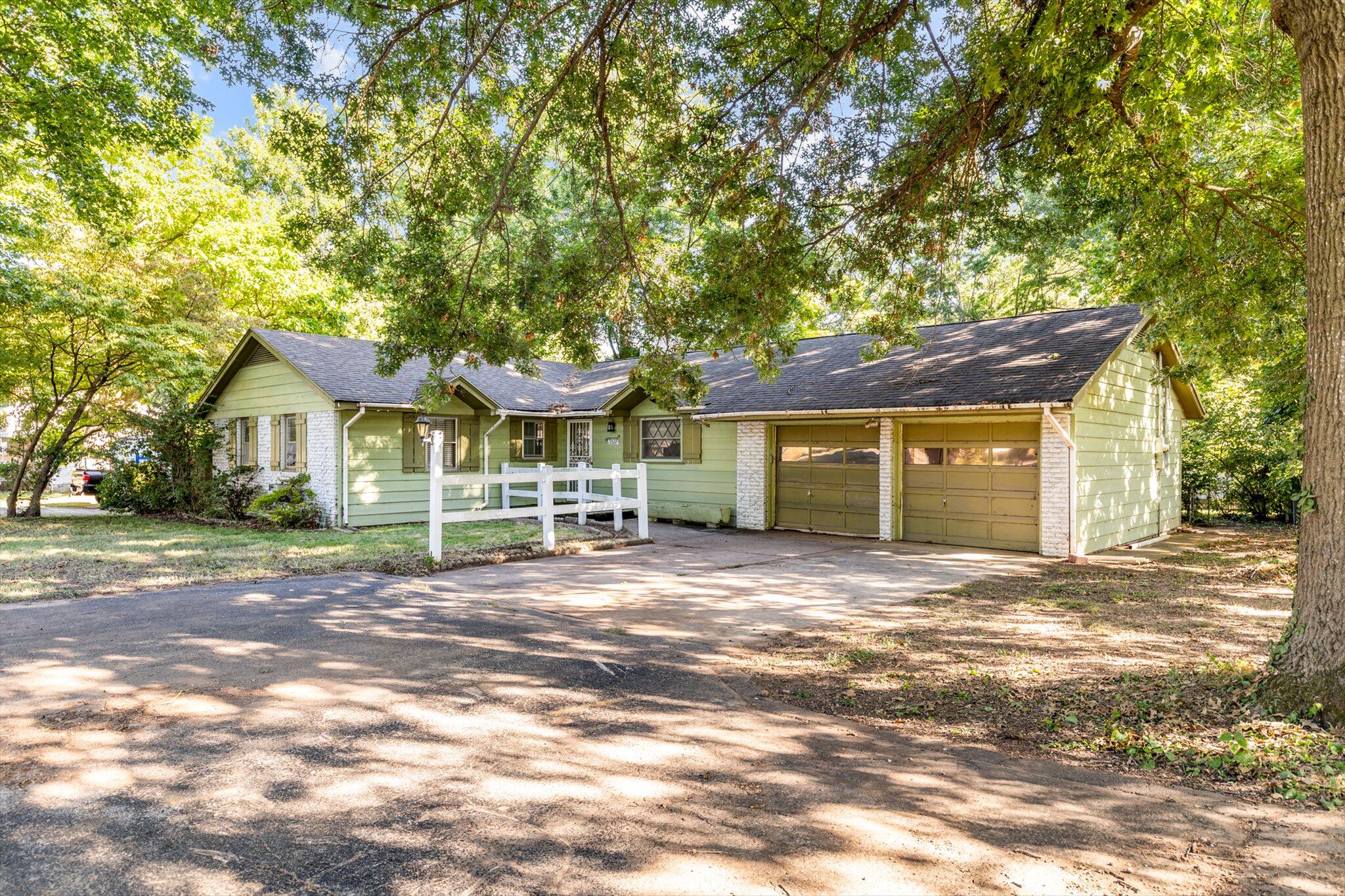Seminole St, Springfield, MO 65804