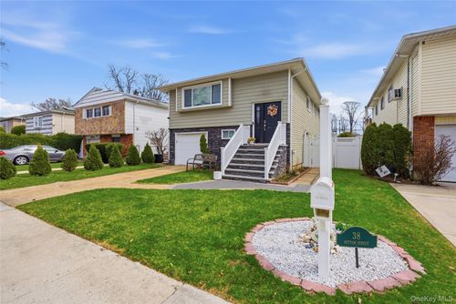 38 Sutton St, Hempstead, NY, 11550-6624 | Card Image