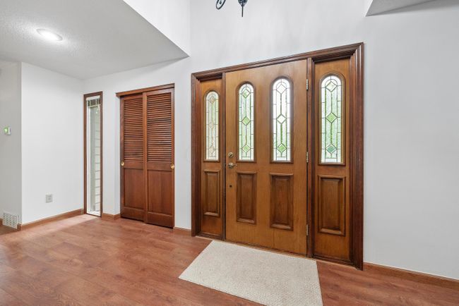 Foyer: Kitchen (Right) | Image 8