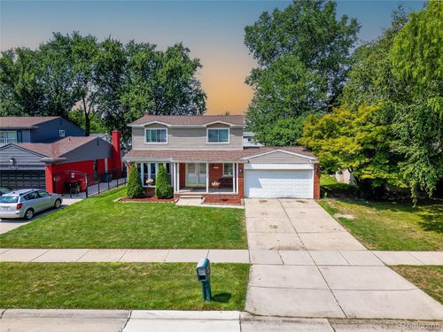 27451 Selkirk St, Southfield, MI, 48076-5146 | Card Image