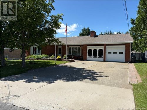 8 Daigle Rue, Saint Léonard, NB, E7E2G5 | Card Image
