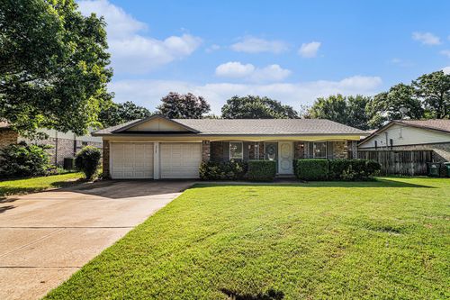 2725 Hilldale Blvd, Arlington, TX, 76016-1641 | Card Image