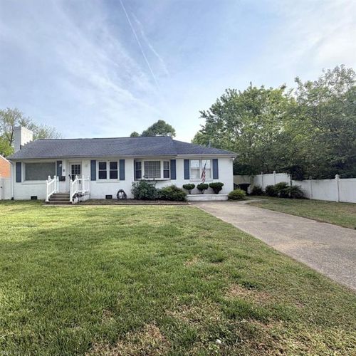 8 S Greenfield Ave, Hampton, VA, 23666-2628 | Card Image