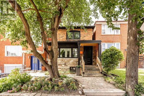 386 Winona Dr, Toronto, ON, M6C3T5 | Card Image