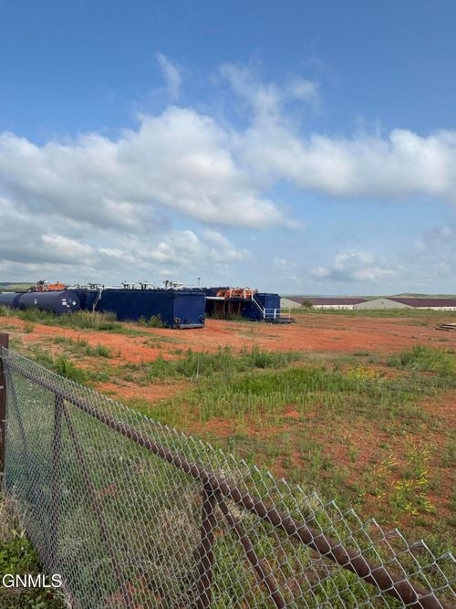 2042 125th Ave Nw, Watford City, ND, 58854-9230 | Card Image