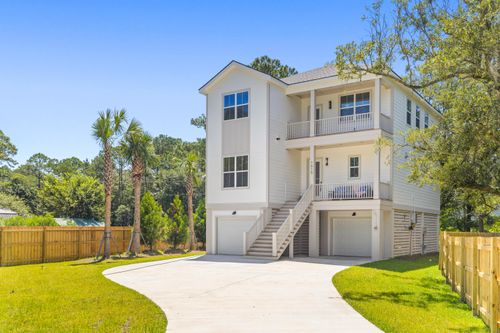 1615 Macoma Dr, Mount Pleasant, SC, 29466-8206 | Card Image