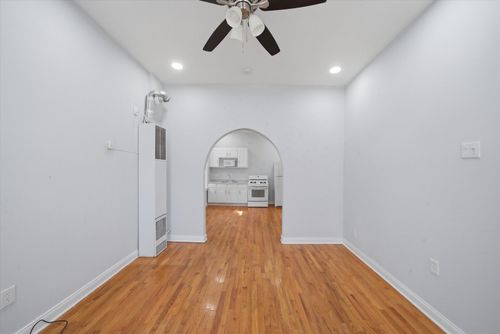 1f-2125 W 18th Place, Chicago, IL, 60608 | Card Image
