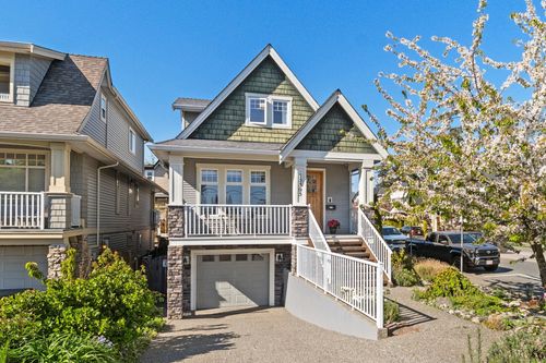 15595 Thrift Ave, White Rock, BC, V4B2L8 | Card Image