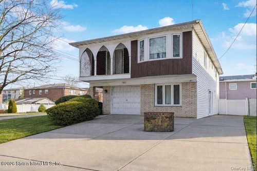 953 Forest Hill Rd, Staten Island, NY, 10314-6322 | Card Image