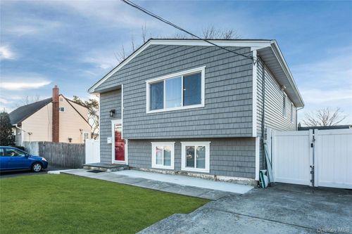 102 Claremont Ave, West Babylon, NY, 11704 | Card Image