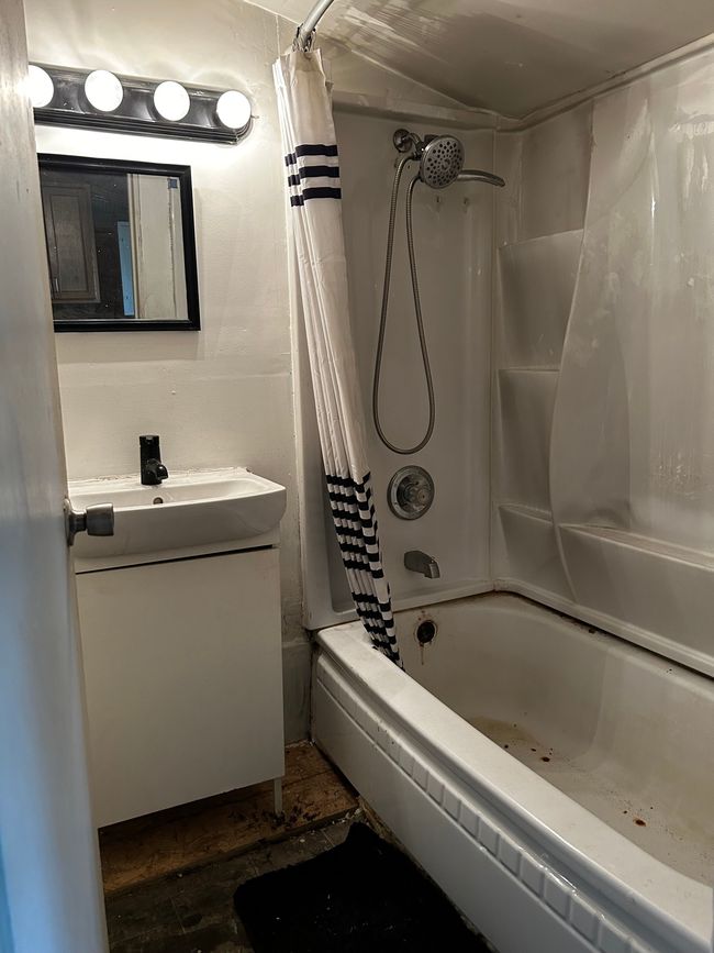Bathroom | Image 12