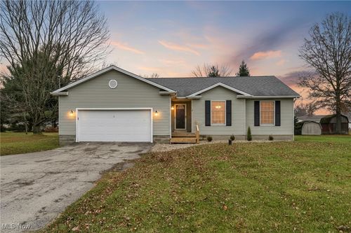 9825 Struthers Rd, New Middletown, OH, 44442-8711 | Card Image