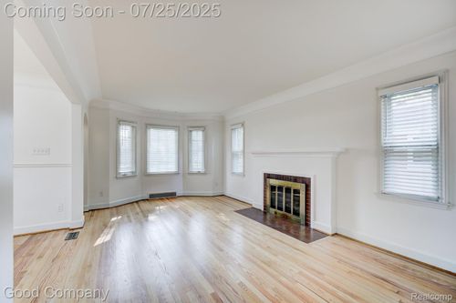 1645 Pinecrest Dr, Ferndale, MI, 48220-1622 | Card Image