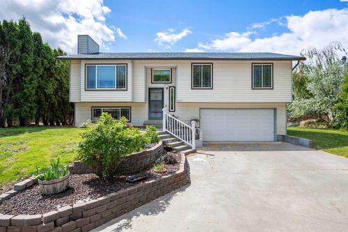2225 Blue Jay Ln, West Richland, WA, 99353-9575 | Card Image