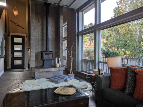 893 Highland View Loop, Redmond, OR, 97756-7398 | Card Image