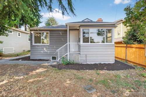 9041 7th Ave Nw, Seattle, WA, 98117-2124 | Card Image