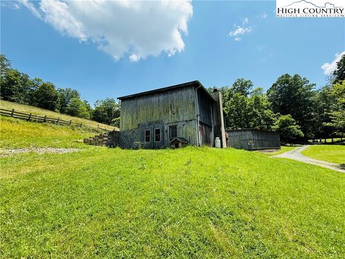 201 Colt Creek Rd, Lansing, NC, 28643-9404 | Card Image