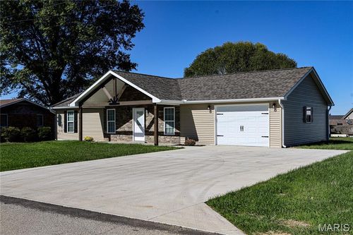 105 Estes Dr, Scott City, MO, 63780-1212 | Card Image