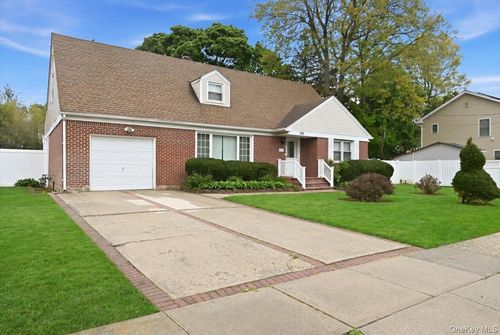 336 Princeton St, Westbury, NY, 11590-3432 | Card Image