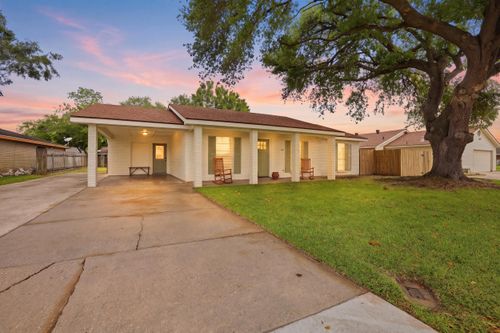 202 Hebert St, Berwick, LA, 70342-2002 | Card Image