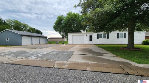 525 E 1st St, Hickman, NE, 68372-9817 | Card Image