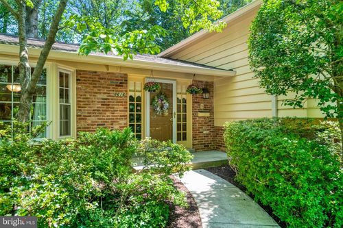 8616 Canterbury Dr, ANNANDALE, VA, 22003-4325 | Card Image