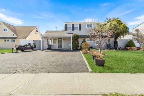 26 Picture Lane, Oyster Bay, NY, 11801 | Card Image