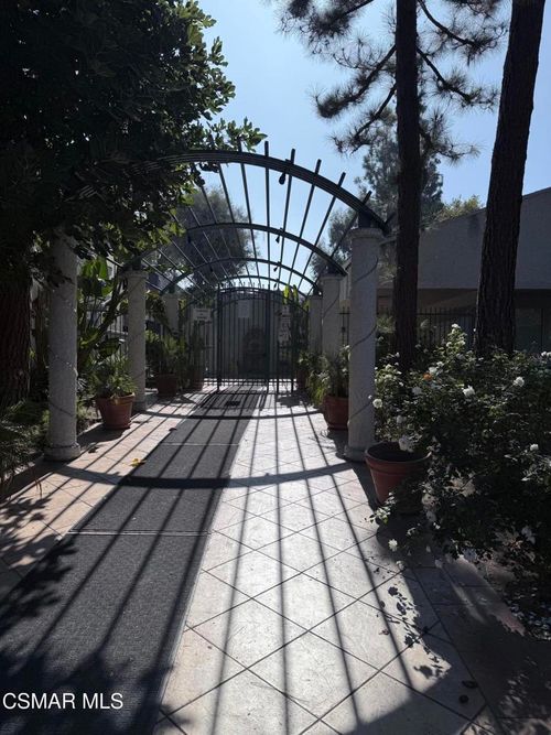 374-20134 Leadwell St, Winnetka, CA, 91306-3264 | Card Image